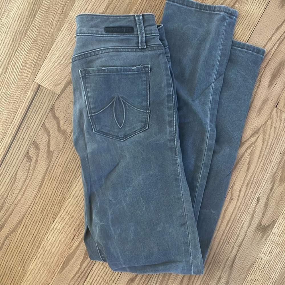 Level 99 Anthropologie Lily Skinny Straight Jean Size 28 Distressed Gray